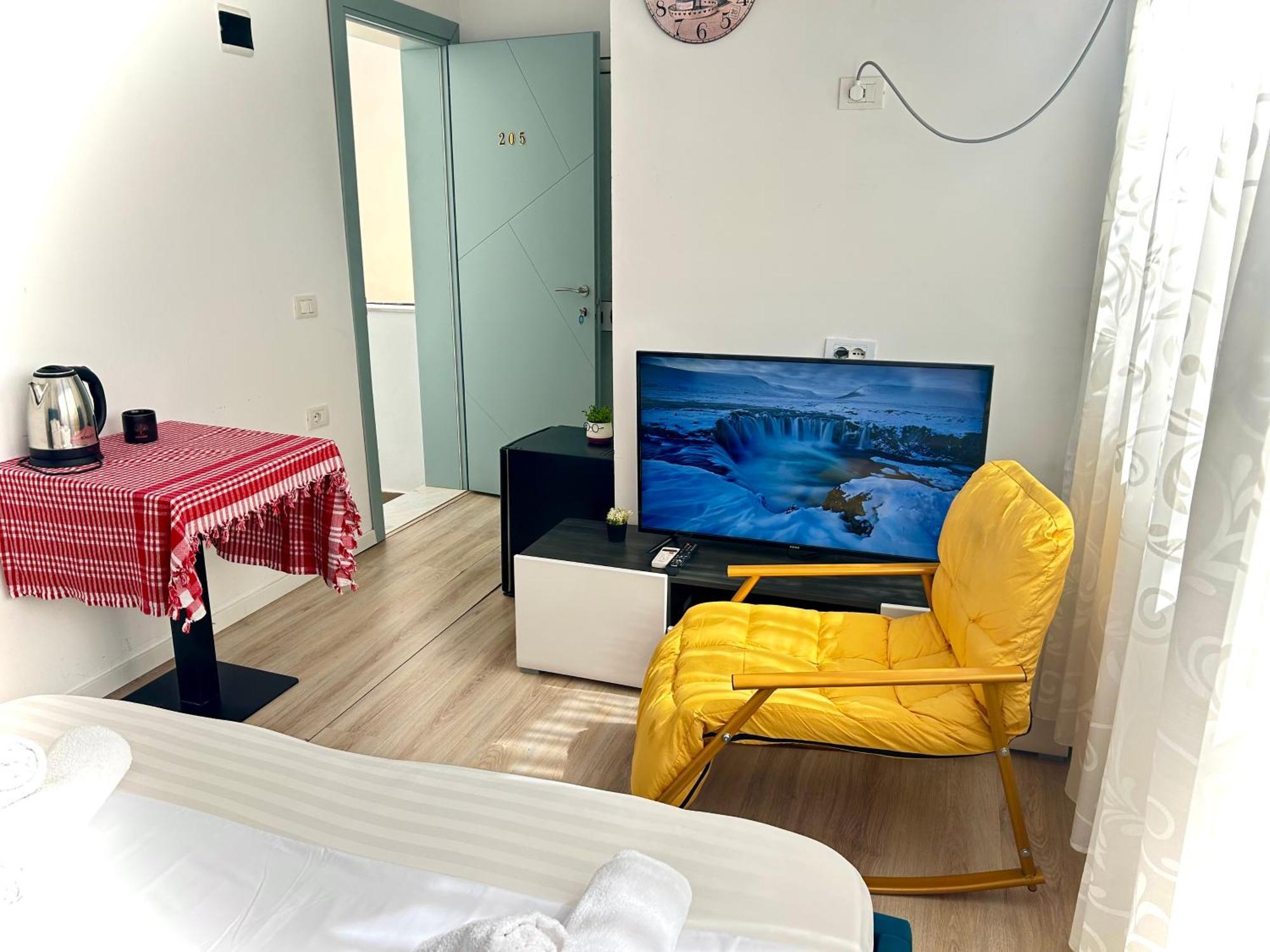 Budget Retreat Tirana & Studios Exterior foto